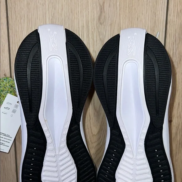 NWT - Reebok Energen Tech Plus Women's White & Gold Running/Course Athletic Shoe - Picture 14 of 15